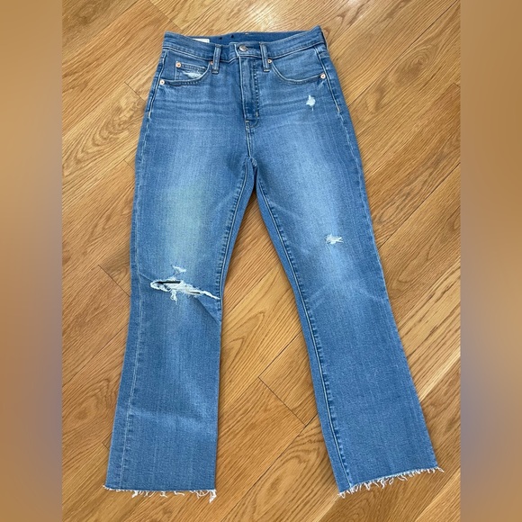 EUC Gap Kick fit jeans. Medium Indigo wash, distressed, raw hem, size 26/2 - Picture 9 of 10